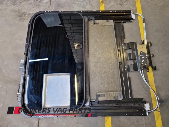 Używane Szyberdach Audi S8 (D4) 4.0 V8 TFSI 32V Cena € 300,00 Procedura marży oferowane przez Donkers VAG Parts