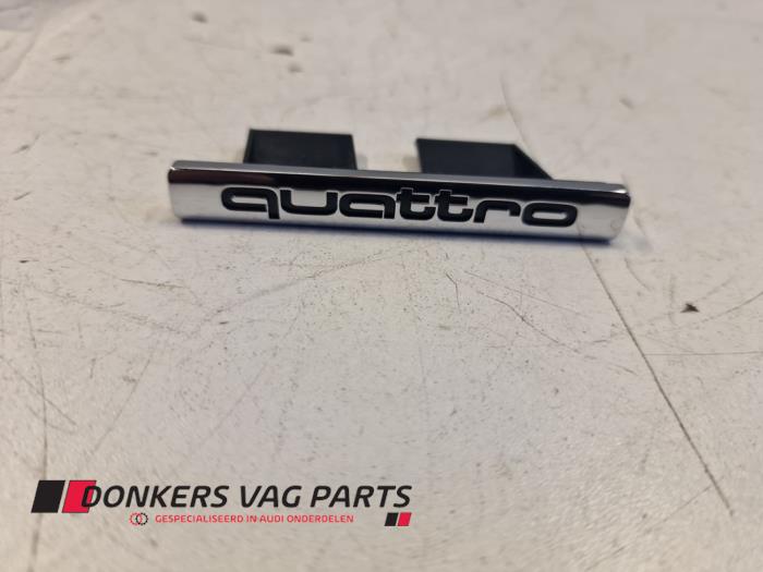 Nowe Emblemat Audi A4 Avant (B6) Cena € 18,15 Z VAT oferowane przez Donkers VAG Parts