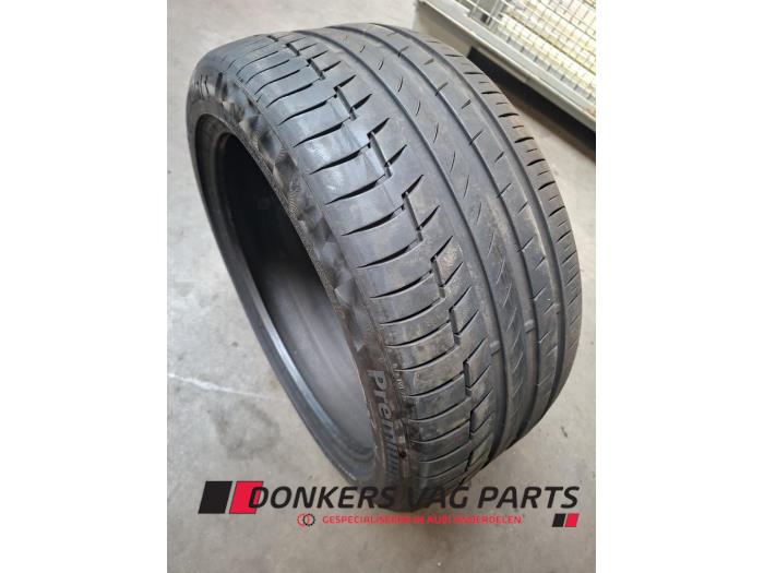 Używane Opona Cena € 40,00 Procedura marży oferowane przez Donkers VAG Parts