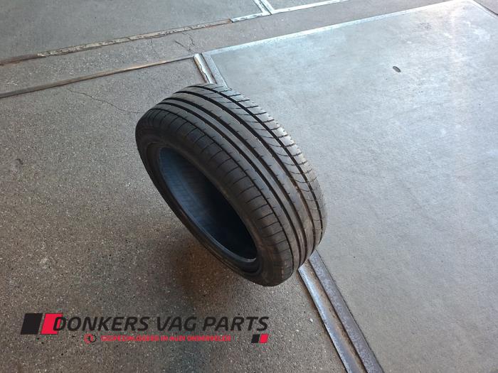 Używane Opona Cena € 30,00 Procedura marży oferowane przez Donkers VAG Parts