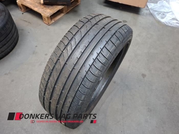 Używane Opona Cena € 30,00 Procedura marży oferowane przez Donkers VAG Parts