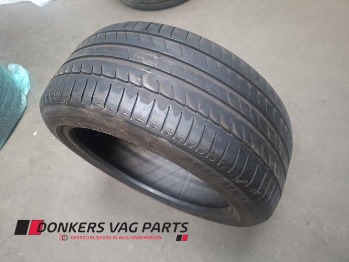 Używane Opona Cena € 40,00 Procedura marży oferowane przez Donkers VAG Parts
