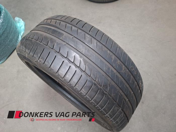 Używane Opona Cena € 40,00 Procedura marży oferowane przez Donkers VAG Parts