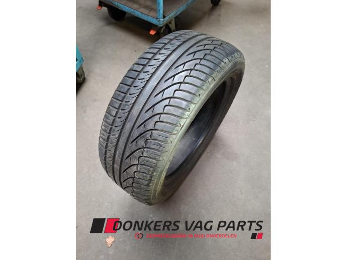Używane Opona Cena € 30,00 Procedura marży oferowane przez Donkers VAG Parts