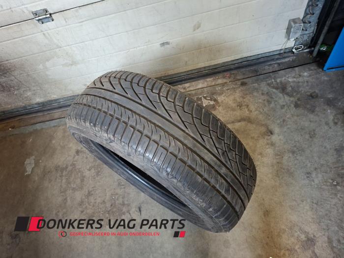 Używane Opona Cena € 25,00 Procedura marży oferowane przez Donkers VAG Parts