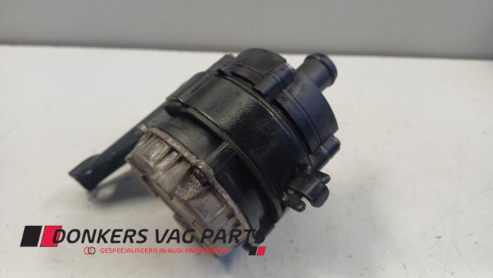 Begagnade Vattenpump Volkswagen Tiguan (AD1) 1.4 TSI eHybrid 16V Pris € 15,00 Marginaltabell erbjuds av Donkers VAG Parts