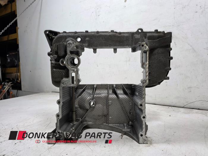 Usagé Couvercle carter Audi A8 Prix € 80,00 Règlement à la marge proposé par Donkers VAG Parts