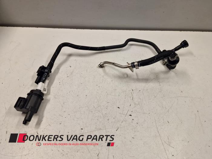 Usagé Conduit (divers) Volkswagen Touareg 3.0 V6 24V TSI R Prix € 60,00 Règlement à la marge proposé par Donkers VAG Parts