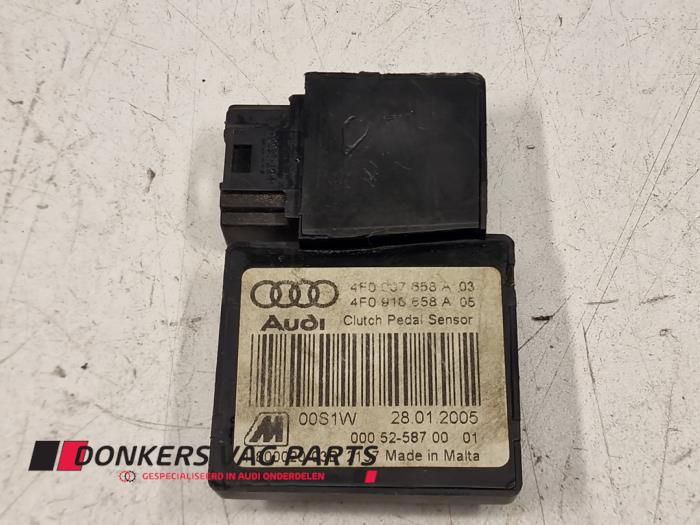 Clutch pedal sensor