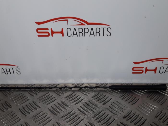 Używane Antena Volkswagen Fox (5Z) 1.2 Cena € 8,00 Procedura marży oferowane przez SH Carparts