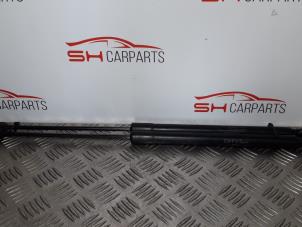 Used Set of tailgate gas struts Mercedes B (W245,242) 1.7 B-170 16V Price € 30,00 Margin scheme offered by SH Carparts