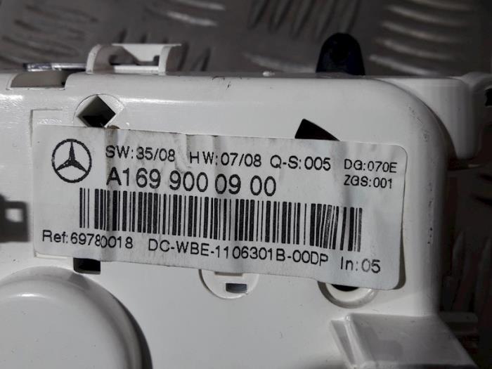 Panel de control de calefacción de un Mercedes-Benz A (W169) 1.5 A-160 2011