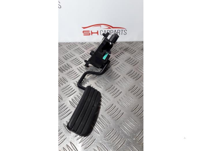 Accelerator pedal from a Renault Clio III (BR/CR) 1.2 16V 75 2012