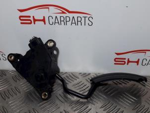 Used Accelerator pedal Renault Clio III (BR/CR) 1.2 16V 75 Price € 28,00 Margin scheme offered by SH Carparts