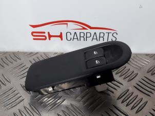 Used Electric window switch Renault Clio III (BR/CR) 1.2 16V 75 Price € 20,00 Margin scheme offered by SH Carparts