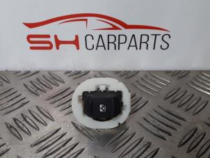 Used Electric window switch Renault Clio III (BR/CR) 1.2 16V 75 Price € 8,00 Margin scheme offered by SH Carparts