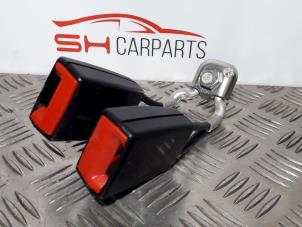 Usagé Insertion ceinture de sécurité arrière centre Volkswagen Polo V (6R) 1.2 12V Prix € 14,00 Règlement à la marge proposé par SH Carparts
