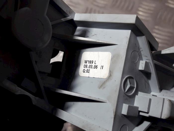Plytka obwodów drukowanych tylnego swiatla pozycyjnego lewego z Mercedes-Benz A (W169) 1.5 A-150 2006