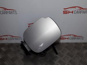 Used Tank cap cover Renault Clio III (BR/CR) 1.5 dCi 70 Price € 14,00 Margin scheme offered by SH Carparts