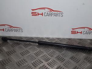 Used Rear gas strut, right Suzuki Swift (ZA/ZC/ZD1/2/3/9) 1.3 VVT 16V Price € 8,00 Margin scheme offered by SH Carparts