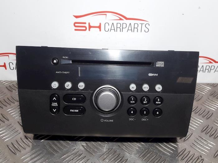 Radio CD player from a Suzuki Swift (ZA/ZC/ZD1/2/3/9) 1.3 VVT 16V 2005