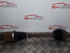 Used Front drive shaft, left Renault Clio III (BR/CR) 1.2 16V TCe 100 Price € 20,00 Margin scheme offered by SH Carparts