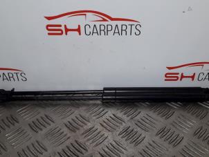 Gebrauchte Set Gasdämpfer Heckklappe Ford Ka II 1.2 Preis € 14,00 Margenregelung angeboten von SH Carparts