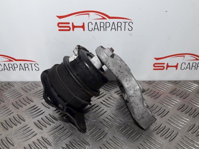 Engine mount from a Seat Ibiza III (6L1) 1.2 12V 2007