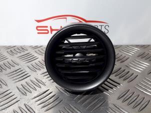 Usagé Grille aération tableau de bord Seat Ibiza III (6L1) 1.2 12V Prix € 14,00 Règlement à la marge proposé par SH Carparts