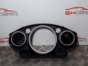 Used Dashboard part BMW Mini One/Cooper (R50) 1.6 16V One Price € 16,00 Margin scheme offered by SH Carparts