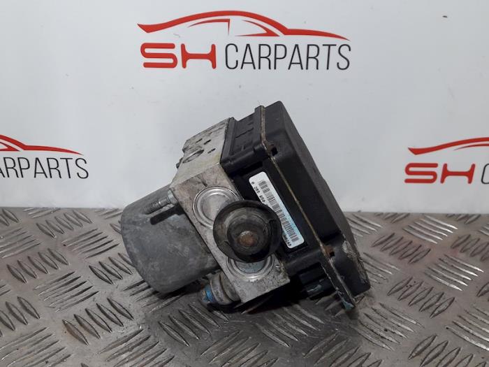 Begagnade ABS-pump Ford Ka II 1.2 Pris € 22,00 Marginaltabell erbjuds av SH Carparts