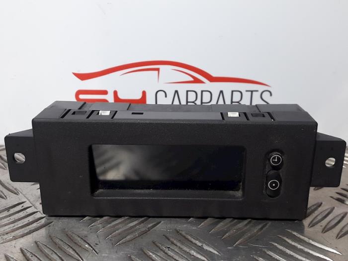Begagnade Innerdisplay Opel Vivaro 1.9 DI Pris € 14,00 Marginaltabell erbjuds av SH Carparts