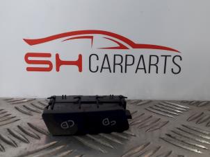 Used Central locking switch Mercedes B (W246,242) 1.8 B-200 CDI BlueEFFICIENCY 16V Price € 30,00 Margin scheme offered by SH Carparts