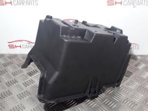 Usados Caja de batería Ford Fiesta 6 (JA8) 1.6 16V PowerShift Precio € 8,00 Norma de margen ofrecido por SH Carparts