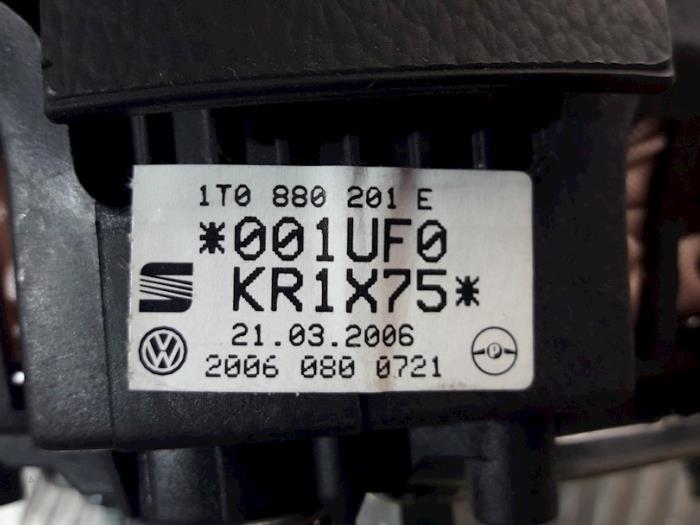 Left airbag (steering wheel) from a Volkswagen Polo IV (9N1/2/3) 1.4 16V 75 2006