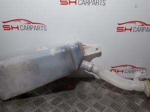 Used Front windscreen washer reservoir Renault Clio III (BR/CR) 1.2 16V TCe 100 Price € 14,00 Margin scheme offered by SH Carparts