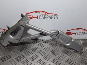 Used Tailgate hinge Peugeot 407 (6D) 2.0 HDiF 16V Price € 8,00 Margin scheme offered by SH Carparts