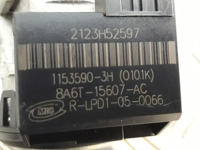Ignition lock + key from a Ford Fiesta 6 (JA8) 1.6 16V PowerShift 2013