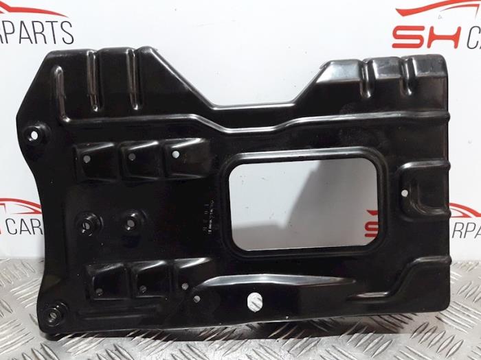 Begagnade Batterilåda Mercedes GLK (204.7/9) 2.2 200 CDI 16V BlueEfficiency Pris € 25,00 Marginaltabell erbjuds av SH Carparts