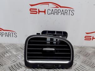 Usagé Aerateur tableau de bord Volkswagen Golf VI (5K1) 1.4 16V Prix € 8,00 Règlement à la marge proposé par SH Carparts