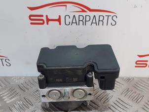 Usagé Pompe ABS Peugeot 107 1.0 12V Prix € 20,00 Règlement à la marge proposé par SH Carparts