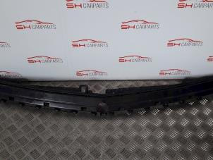 Used Front bumper, central component Mercedes B (W246,242) 1.6 B-200 BlueEFFICIENCY Turbo 16V Price € 40,00 Margin scheme offered by SH Carparts
