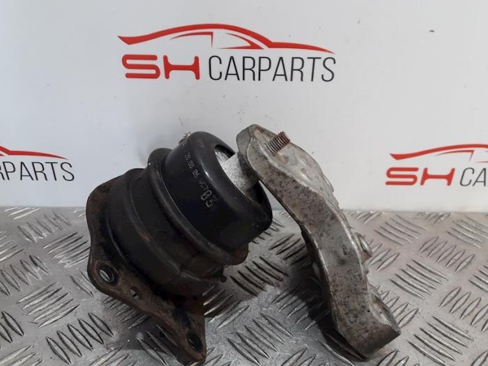 Engine mount from a Seat Ibiza III (6L1) 1.4 16V 85 2007