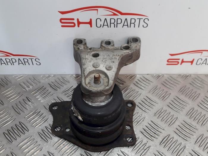Engine mount from a Seat Ibiza III (6L1) 1.4 16V 85 2007