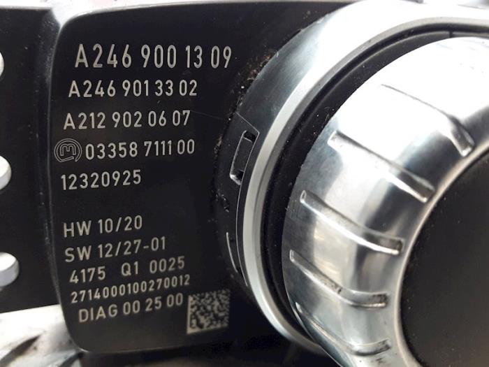 I-Drive knob from a Mercedes-Benz B (W246,242) 1.5 B-180 CDI 16V 2014