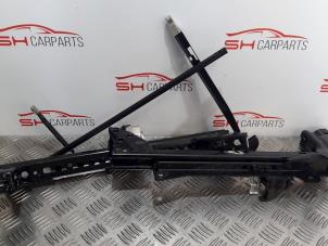 Used Seat rails, left Mercedes B (W246,242) 1.5 B-180 CDI 16V Price on request offered by SH Carparts