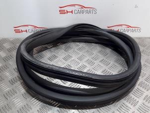 Used Front door seal 4-door, right Mercedes ML II (164/4JG) 3.0 ML-280 CDI 4-Matic V6 24V Price € 30,00 Margin scheme offered by SH Carparts
