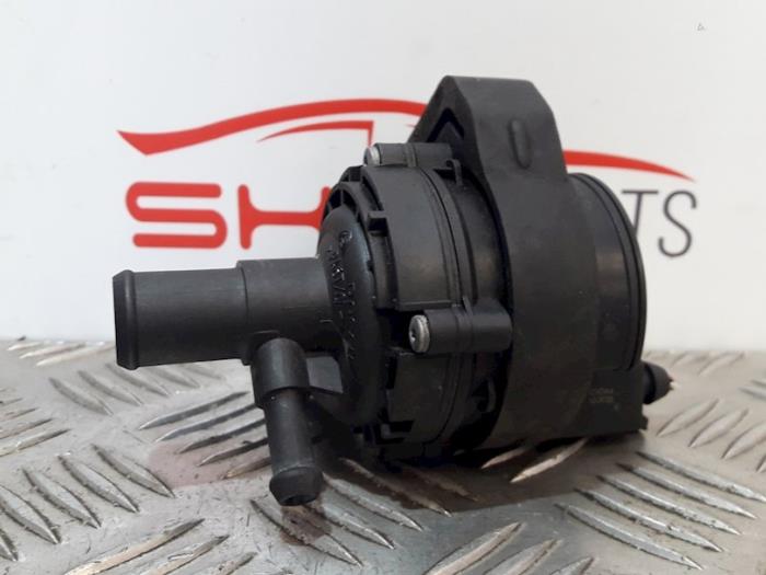 Begagnade Extra vattenpump Mercedes E (C207) E-250 CDI 16V Pris € 15,00 Marginaltabell erbjuds av SH Carparts