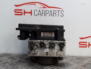 Używane Pompa ABS Nissan Note (E11) 1.6 16V Cena € 26,00 Procedura marży oferowane przez SH Carparts