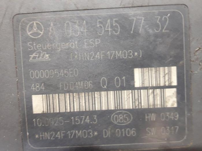 Bomba ABS de un Mercedes-Benz CLK (R209) 1.8 200 K 16V 2004